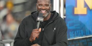 Shaq’s father once gave his White Castle burgers to a homeless vet—and it inspired the NBA legend’s business and philanthropy empire