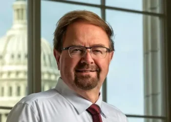 Report reveals crying GOP lawmaker read a poem for female staffer who rejected him