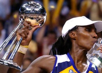 Lisa Leslie moved as she becomes the first Sparks star with statue outside Crytpo.com Arena