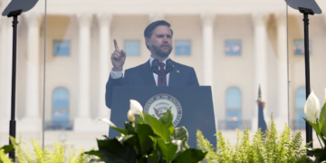 ‘Almost feel sorry for him’: Onlookers cringe at JD Vance’s ‘please clap’ moment