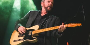 Kiefer Sutherland cancels tour due to ‘very low ticket sales’ as he laments ‘half empty’ venues