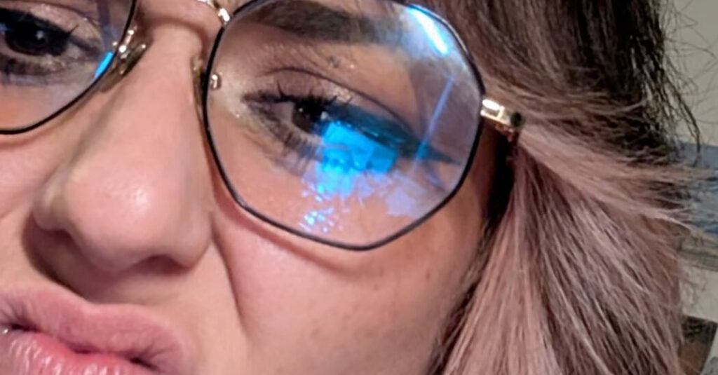 Did You Share a Chin Close-Up? What to Know About Instagram Instants.