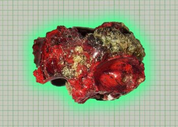 Scientists Scan Gruesome Crystal Formed by Nuclear Blast, Find Something Bizarre