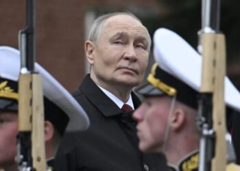 Former top Russian official admits the country is over Putin and can ‘imagine a future without him’ — even elites bail as Kremlin seizes their assets 