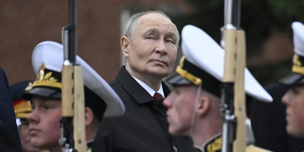 Former top Russian official admits the country is over Putin and can ‘imagine a future without him’ — even elites bail as Kremlin seizes their assets 