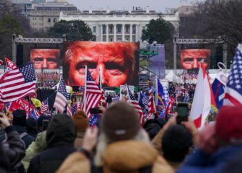 Trump May Drop IRS Suit in Return for $1.7 Billion ‘Weaponization’ Fund