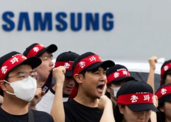 A 45,000-person labor strike at Samsung’s memory chip plants could throw a wrench into the AI boom