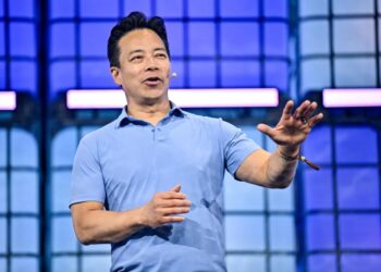 Mayor Eats His Words After Admitting He’s Delegating Work to 11 AI Agents