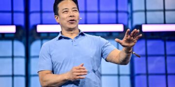 Mayor Eats His Words After Admitting He’s Delegating Work to 11 AI Agents