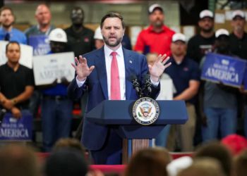 Comically unprepared JD Vance shamed by local columnist after clumsy campaign stop