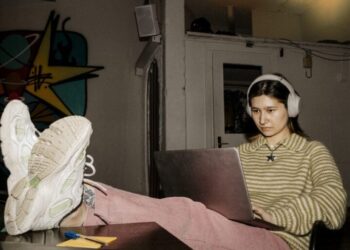 Gen Z is over-relying on AI at work—and it could cost them their careers