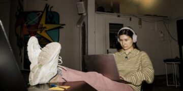 Gen Z is over-relying on AI at work—and it could cost them their careers