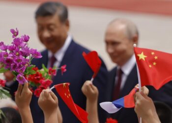 Putin, Following Trump, Visits the World’s Center Stage