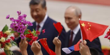 Putin, Following Trump, Visits the World’s Center Stage