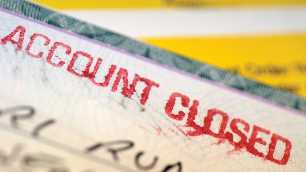 Trump Moves to Tighten Banking Access for Non-Citizens