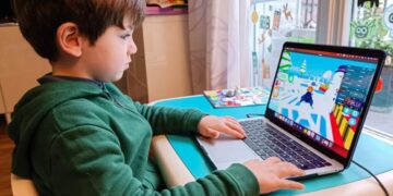 Exclusive: Advocacy groups file complaint against Roblox, alleging its manipulative design puts kids at risk