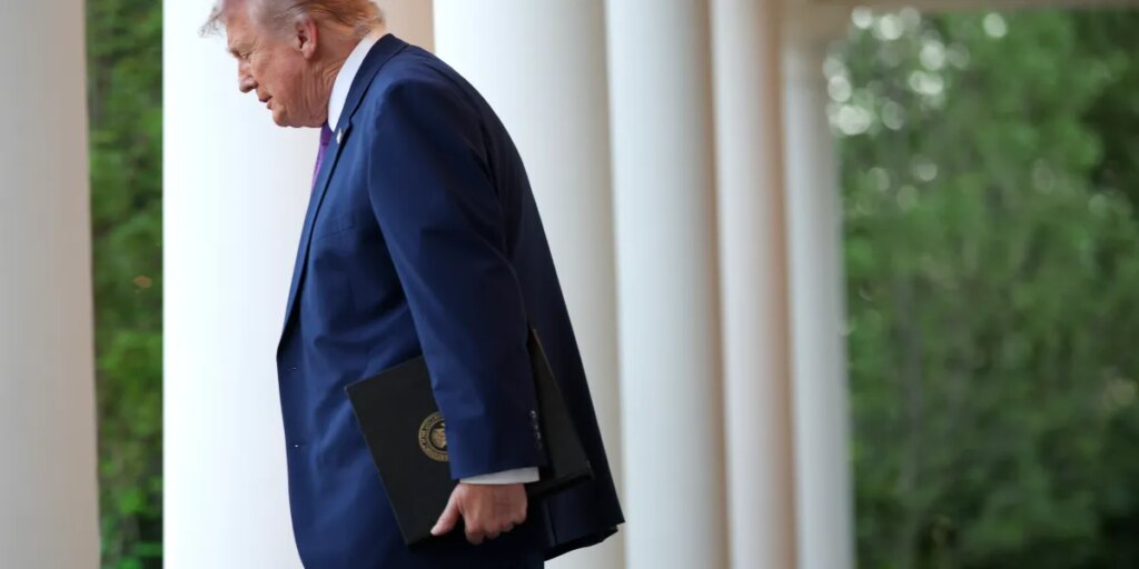 U.S. national debt officially hits $39 trillion—adding approximately $5 billion a day since October