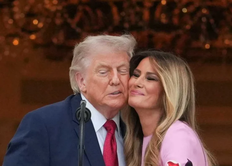 ‘Whoa!’ Trump’s ‘awkward fail’ with Melania catches analyst’s eye