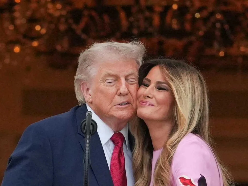 ‘Whoa!’ Trump’s ‘awkward fail’ with Melania catches analyst’s eye