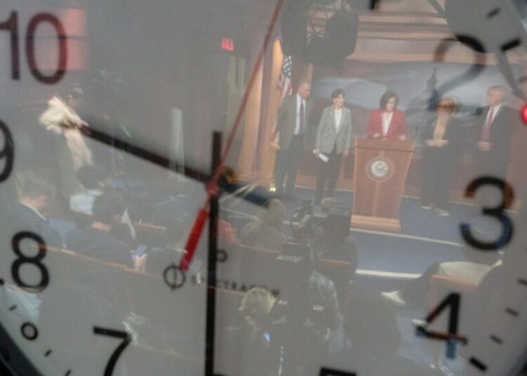 Lawmakers Advance Bill to Make Daylight Saving Time Permanent