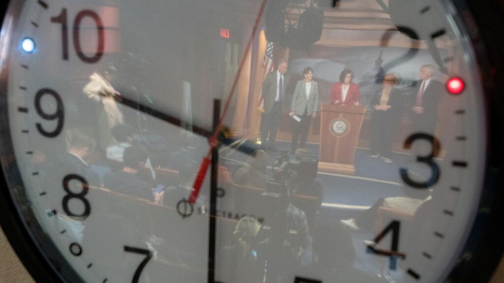 Lawmakers Advance Bill to Make Daylight Saving Time Permanent