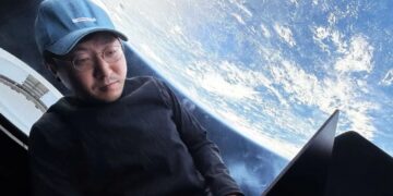 SpaceX Announces Plans to Put Billionaire on First Rocket to Mars