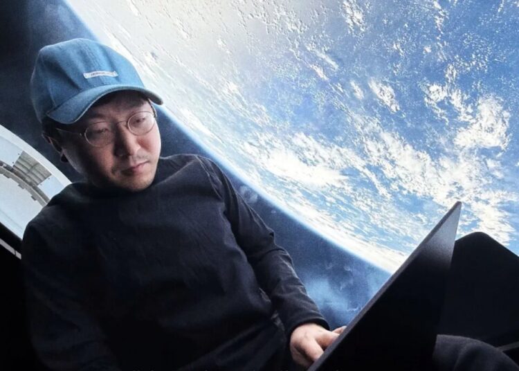 SpaceX Announces Plans to Put Billionaire on First Rocket to Mars