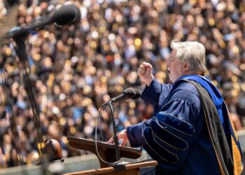 Graduating Students Cheer as Steve Wozniak Tell Them Human Intelligence Still Matters