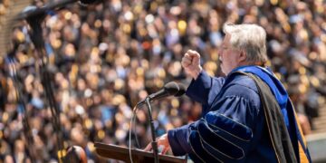 Graduating Students Cheer as Steve Wozniak Tell Them Human Intelligence Still Matters