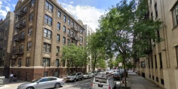 Tree falls on woman, crushes multiple cars in NYC during Memorial Day storm: cops