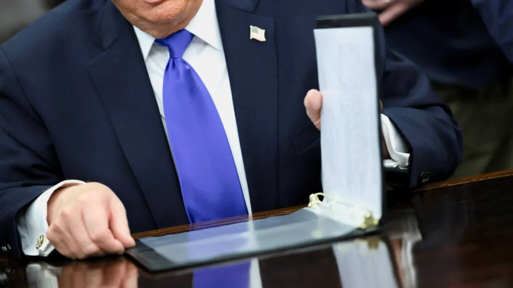 Trump sitting on ‘ticking time bomb’ poised to send US into ‘permanent’ recession: expert