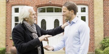 A study finds escaping your income bracket no longer means building wealth. That disconnect may be what’s driving consumer pessimism to record highs