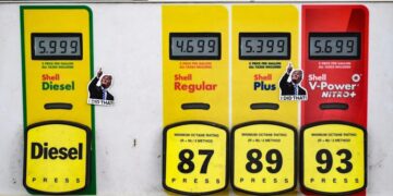 The Lag Between an Iran Deal and Lower Oil Prices