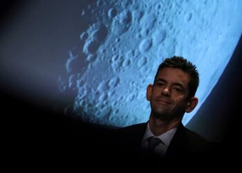 Trump’s moon mission crumbles as ‘massive blow’ almost ‘surely’ to push project past term