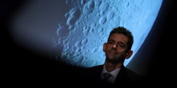 Trump’s moon mission crumbles as ‘massive blow’ almost ‘surely’ to push project past term