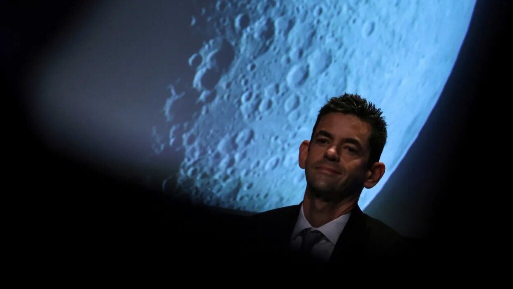 Trump’s moon mission crumbles as ‘massive blow’ almost ‘surely’ to push project past term