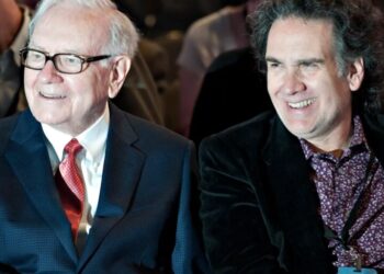 Warren Buffett’s son Peter didn’t know his dad was a billionaire until his 20s—he found out from a rich list