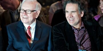 Warren Buffett’s son Peter didn’t know his dad was a billionaire until his 20s—he found out from a rich list