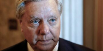 Lindsey Graham pushes Trump toward ‘poison pill’ critics say will sink Iran deal