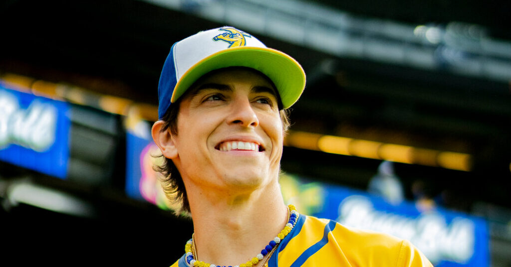 A Broadway Star Is the Savannah Bananas’ Phantom of the Bullpen