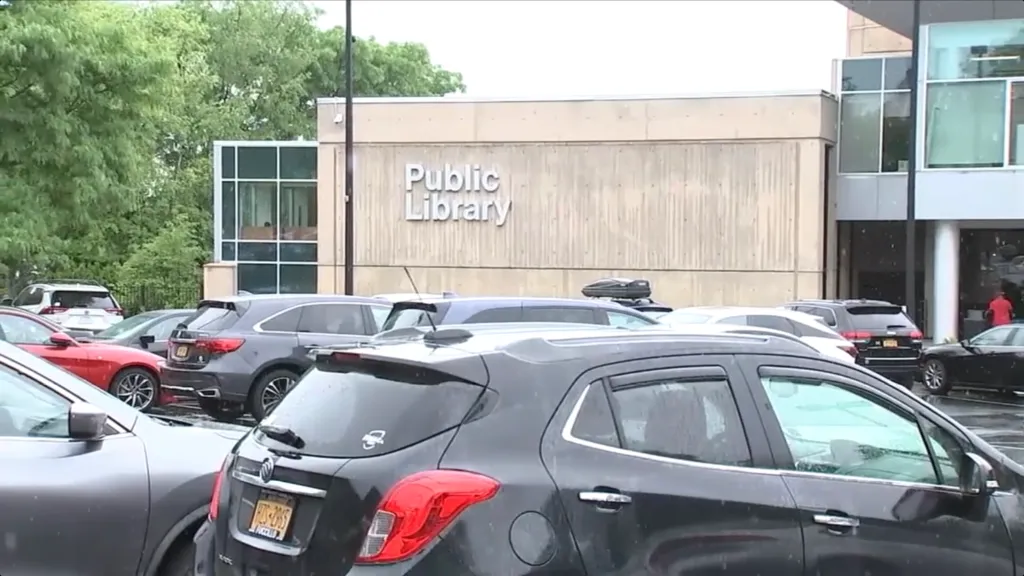Exterior view of the Port Washington Public Library building and a parking lot.