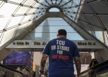 Here’s What the L.I.R.R. Workers Want, and What They Make