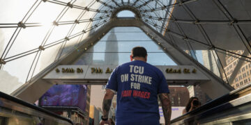 Here’s What the L.I.R.R. Workers Want, and What They Make