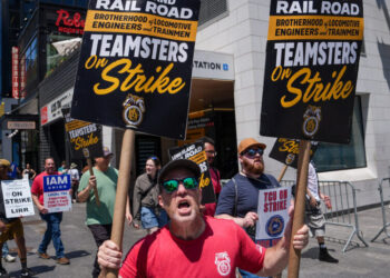 As L.I.R.R. Strike Continues, Tens of Thousands Endure Painful Commutes