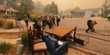 Southern California Fire Threatens Thousands of Homes