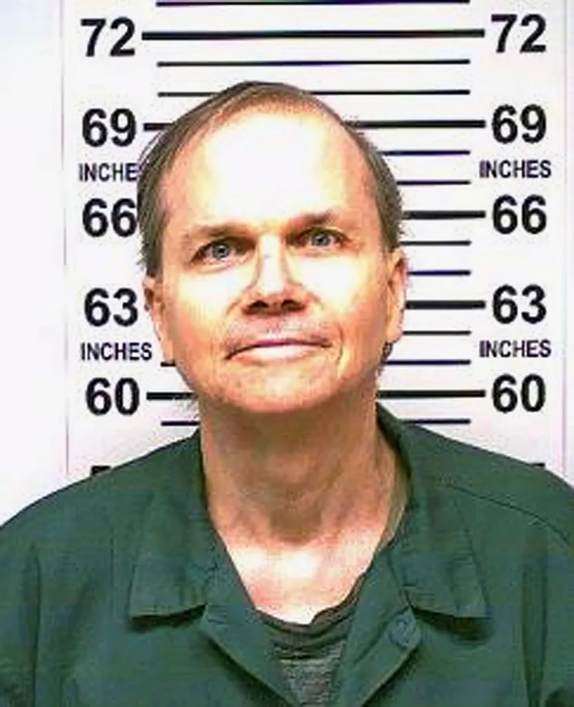 Mugshot of Mark David Chapman.