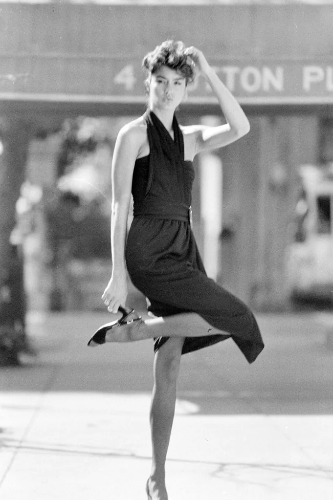 Janice Dickinson modeling a Bill Blass Spring 1982 Ready to Wear outfit.