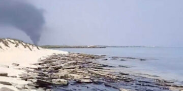 Oil Slick Reaches a Pristine Persian Gulf Island in Iran