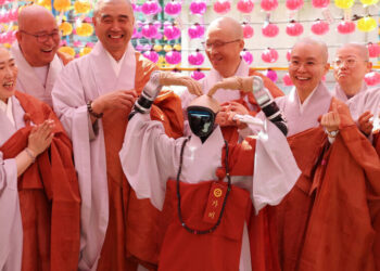 Meditating or Rebooting? A Robot Buddhist Monk Comes to Korea.