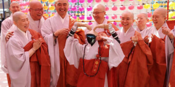 Meditating or Rebooting? A Robot Buddhist Monk Comes to Korea.